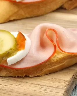 Mini chlebíček s debrecínkou