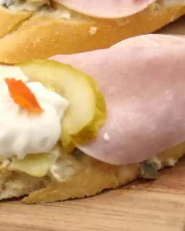 Mini chlebíček šunkový na salátě